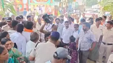 రాయదుర్గం: శ్రీధరఘట్ట గ్రామంలో మహర్షి వాల్మీకి విగ్రహావిష్కరణ, ముఖ్య అతిథిగా హాజరై పూజలు నిర్వహించిన విప్ కాలవశ్రీనివాసులు