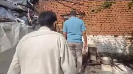 सिवनी: महामाया वार्ड में आगजनी की घटना, विधायक ने पहुंचकर लिया जायज़ा और आर्थिक सहायता भी दी