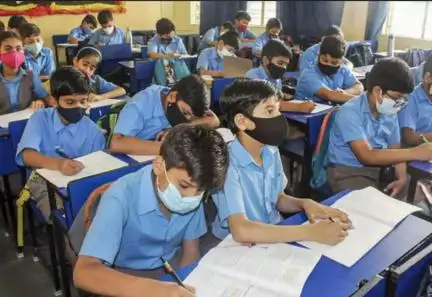 बुजुर्गों के पैर दबाने से लेकर ऑपरेशन सिंदूर तक, गर्मी की छुट्टियों में बच्चों को मिले अजब-गजब होमवर्क