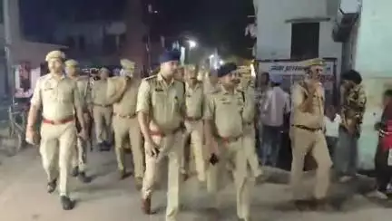 कौंच: कोंच में बकरीद से पहले SP ने पुलिस बल के साथ मुस्लिम बाहुल्य इलाकों समेत नगर में सुरक्षा व्यवस्था का लिया जायजा
