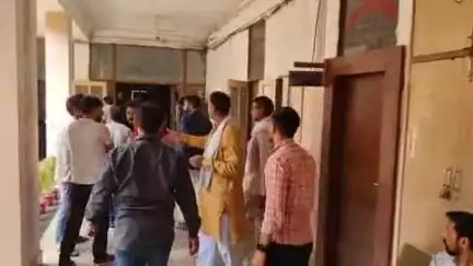महेंद्रगढ़: महेंद्रगढ़ पीजी कॉलेज में परीक्षा के दौरान नकल होने पर प्रशासन सख्त, एसडीएम ने लिया संज्ञान, रजिस्ट्रार ने किया निरीक्षण
