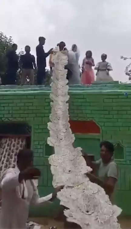 राजस्थान के अलवर में बदमाशों ने हथियार के दम पर लूटी दूल्हे को पहनाने के लिए लाई गई ₹14.50 लाख की नोटों की माला