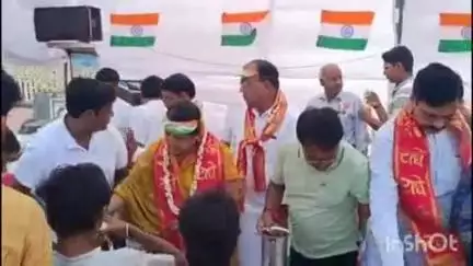 टोंक: निर्जला एकादशी पर शहर घंटाघर पर मोदी फैंस क्लब द्वारा आयोजित मधुरम कार्यक्रम में जिला प्रमुख सरोज बंसल ने की शिरकत
