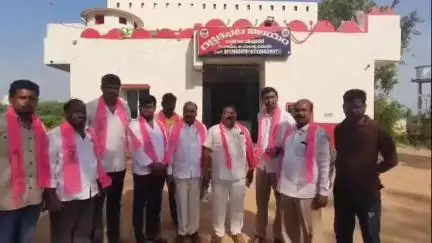 రాజపేట: సీఎం సభ నేపథ్యంలో రాజపేటలో బీఆర్ఎస్ పార్టీ నాయకులను ముందస్తు అరెస్టు చేసిన పోలీసులు