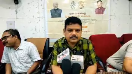 ଅନୁଗୋଳ: ବଅଁରପାଳ ବ୍ଲକ କାର୍ଯ୍ୟାଳୟ ପରିସରରେ ନିଶା ନିବାରଣ ସଚେତନତା ବୈଠକ ଅନୁଷ୍ଠିତ; ପ୍ରତିକ୍ରିୟା ରଖିଲେ ବିଡ଼ିଓ