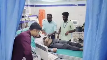 தருமபுரி: பிரபல கேரள நடிகர் குடும்பத்துடன் பெங்களுரு சென்ற பொழுது விபத்து- தர்மபுரி அரசு மருத்துவமனையில் அனுமதி
