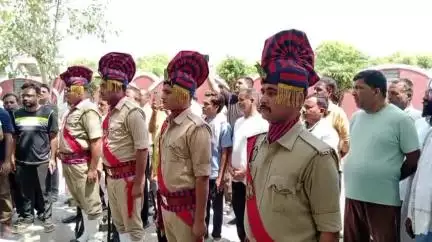 लखीमपुर: लोकतंत्र सेनानी डॉ. विजय गुप्ता का आज राजकीय सम्मान के साथ घोसियाना स्थित श्मशान घाट पर अंतिम संस्कार हुआ