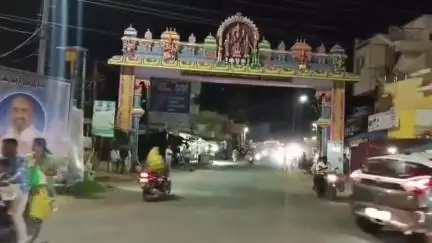 தேன்கனிகோட்டை: பலகேரியில் சாமியிடம் முறையிட வந்த பெண் பக்தையிடம் கருப்பு பணத்தை கொடுத்து நூதன திருட்டில் ஈடுபட்ட பூசாரி உட்பட 3பேர் கைது