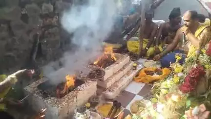 பாப்பிரெட்டிபட்டி: இராமியணஅள்ளியில் முத்தாளம்மன் கோவிலில் யாகசாலை பூஜை  நடைபெற்றது