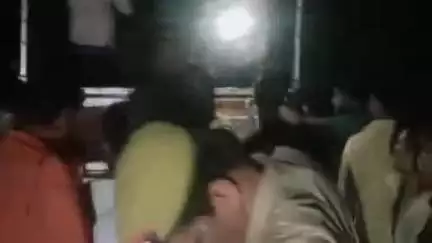 फतेहपुर: कोर्रा मोड़ पर तेज़ रफ़्तार ट्रक ने बाइक सवार दंपति को कुचला, अधेड़ की मौत व महिला हुई गंभीर रूप से घायल