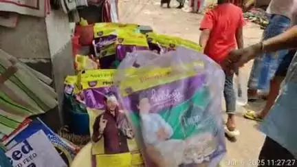 মুরারই ১: আগামীকাল সারা দেশ জুড়ে পালিত হবে ঈদ উল আযহা, তার আগে কেনাকাটায় উপচে পড়া ভিড় রাজগ্রাম বাজারে