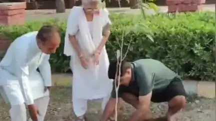 भीलवाड़ा: वंदे गंगा - जल संरक्षण जन अभियान के तहत नगर विकास न्यास ने स्मृति वन में पौधारोपण कार्यक्रम का आयोजन किया
