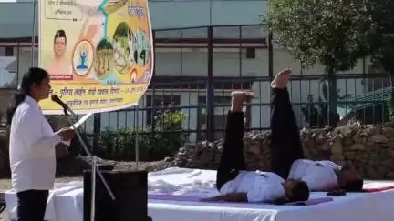 पौड़ी: पुलिस लाईन पौड़ी में शारीरिक एवं मानसिक फिटनेस के लिए योग कार्यक्रम का आयोजन किया गया