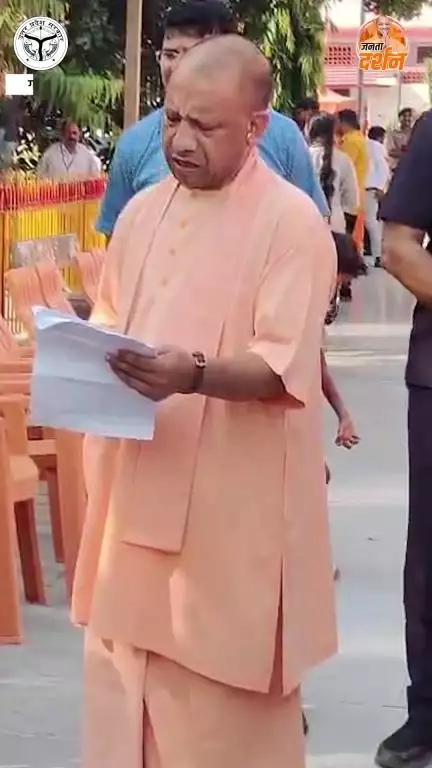 गोरखपुर स्थित गोरखनाथ मन्दिर परिसर में आयोजित 'जनता दर्शन' में लोगों की समस्याएं सुनीं 
#JantaDarshanUP
