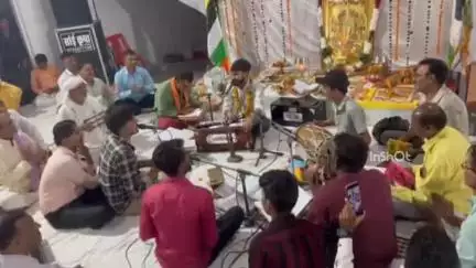 होशंगाबाद नगर: जनता कार्यालय में भजन कीर्तन कार्यक्रम में शामिल हुए सांसद, 'रेवा भजो माई रेवा भजो' भजन गाया