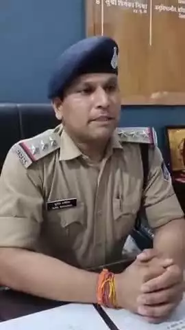 दतिया नगर: उनाव रोड गाडीघाट से पुलिस ने ताश से जुआ खेलते 14 जुआरी पकड़े, ₹2,44,400 और 7 बाइक जब्त
