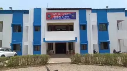 જામનગર શહેર: પ્રણામી સ્કુલ સામે એપાર્ટમેન્ટમાં રહેતા યુવકે આર્થિક સકડામણમાં ગળાફાંસો ખાય આપઘાત કર્યો