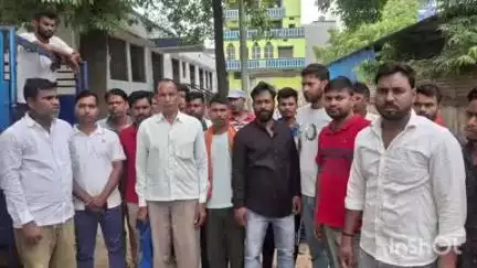 आरा: गड़हनी स्टेशन के समीप अखबार लाने के दौरान निखिलेश शिक्षक की सड़क हादसे में हुई मौत, एक व्यक्ति घायल