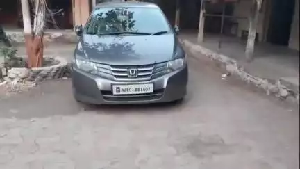चोपडा: किनगाव चुंचाळे रोडवर इंदिरानगरच्या पुढे होंडा सिटी कारद्वारे गांजा वाहतूक करत असताना एकास पकडले,यावल पोलिसात गुन्हा दाखल