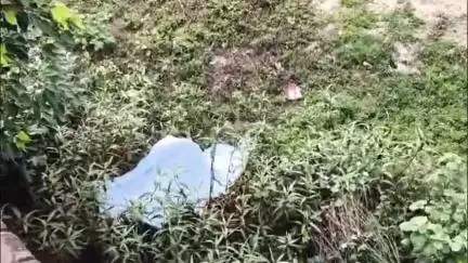 महाराजगंज: खूंटा मैदान में अज्ञात महिला का शव मिलने से हड़कंप, असमंजस की स्थिति में घुघली पुलिस ने शव को कब्जे में लिया