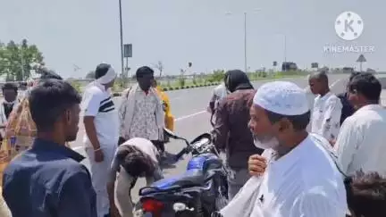 पंधाना: कुमठी के पास नेशनल हाईवे ओवर ब्रिज पर बाइक सवार अनियंत्रित होकर गिरे, अस्पताल में भर्ती