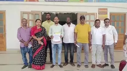 ବାଲେଶ୍ବର ମ୍ୟୁନିସିପାଲଟି: ଜିଲ୍ଲାପାଳଙ୍କ କାର୍ଯ୍ୟାଳୟ ଠାରେ ପ୍ରଗତି ମଞ୍ଚ ପକ୍ଷରୁ ଜିଲ୍ଲାପାଳଙ୍କୁ ସ୍ମାରକପତ୍ର ପ୍ରଦାନ।