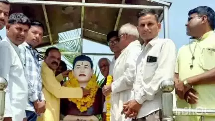 मंदसौर: बरखेड़ा पंथ में किसान अभिषेक पाटीदार के प्रतिमा स्थल पर कांग्रेसजनों ने दी श्रद्धांजलि