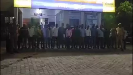 हाटा: हाटा में सार्वजनिक स्थानों पर चियर्स करने वाले 29 लोगों पर पुलिस ने की कार्रवाई