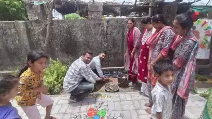 મેંદરડા: મેંદરડામાં આંગણવાડી કેન્દ્ર નંબર- ૪ ખાતે વૃક્ષારોપણ કરવામાં આવ્યું, પર્યાવરણના રક્ષણ માટે જનજાગૃતિ કેળવવા રેલી પણ યોજાઈ