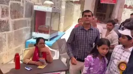 बड़गांव: जगदीश मंदिर में रसीद काउंटर लगाने पर पुजारियों ने किया हंगामा, देवस्थान विभाग के खिलाफ विरोध