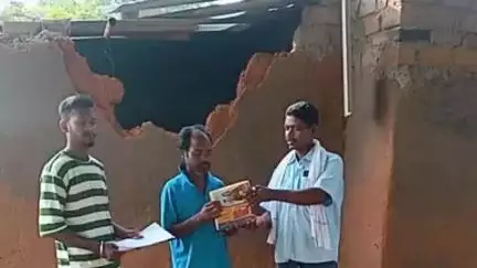 अल्बर्ट एक्का (जारी): सीसी करम टोली में जंगली हाथियों ने किसान का घर तोड़ा, अनाज भी खा गए