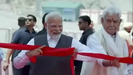 भारत की आन-बान-शान है, ये "अंजी ब्रिज" नए भारत की पहचान है!  जम्मू के रियासी जिले में अंजी नदी पर बने भारत के पहले केबल स्टेड रेल पुल अंजी ब्रिज का माननीय प्रधानमंत्री श्री #narendramodi
जी ने किया उद्घाटन।   #AnjiBridge #railminindia