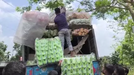চোপড়া: বড় সাফল্য চোপড়া পুলিশের। চিপসের প্যাকেট দিয়ে সাজানো এক লরি থেকে কুড়িটি মহিষ উদ্ধার সহ আটক চার জন