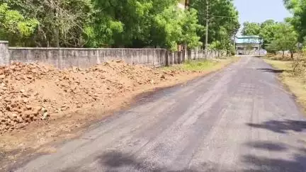 பாளையங்கோட்டை: கோரிபள்ளம் 36 வது வார்டு பகுதியில் சாலை அமைக்கும் பணிகளை தொடங்கி வைத்த சட்டமன்ற உறுப்பினர்.