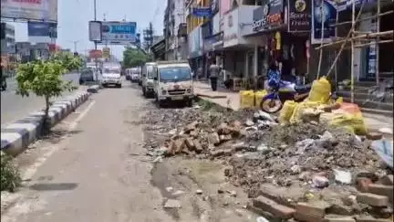 ব্যারাকপুর ২: সোদপুরে বিটি রোডের ধার থেকে চুরি গেল পন্যবাহী গাড়ি, অভিযোগ দায়ের খড়দহ থানায়
