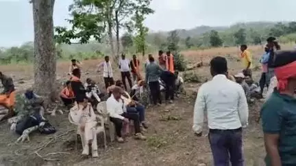 आज परेवाछापर वन विभाग की करवाई