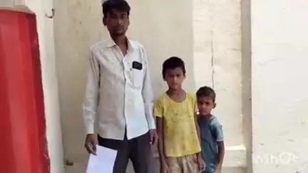 औरैया: दिबियापुर क्षेत्र के बैसुंधरा गांव की महिला तीन बेटों को छोड़कर घर से गई, पीड़ित पति ने मदद की गुहार लगाई