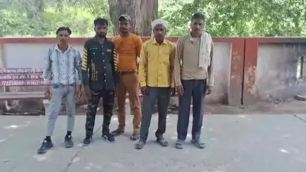 बदायूं: भुंडी गंगा घाट पर गंगा में डूबने से किशोर की मौत, तैरता हुआ शव मिला, पुलिस ने शव पोस्टमार्टम के लिए भेजा