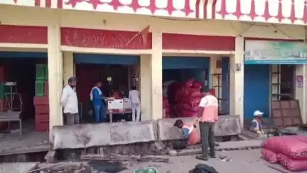 ललितपुर: बारिश के आने से पहले नगर के नाले और नालियों की सफाई का काम तेजी पर