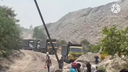 कोरबा: मानिकपुर खदान में राखड़ परिवहन का काम ठप्प, ग्रामीणों ने किया विरोध, प्रबंधन आया सकते में
