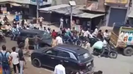 फर्रुखाबाद: पांचाल घाट चौराहा सहित इटावा-बरेली हाईवे 730C पर लगा भीषण जाम, पुलिस जाम खुलवाने में जुटी