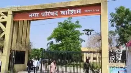 वाशिम: नगरपालिकेसमोर विविध मागण्यांसाठी महाराष्ट्र कामगार विकास संघटनेच्या कंत्राटी कर्मचाऱ्यांचा बेमुदत संप व धरणे आंदोलन