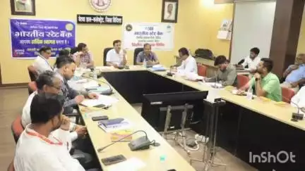 त्योंदा: कलेक्टर ने हितग्राहियों को समय पर ऋण वितरण और योजनाओं से लाभान्वित करने के लिए बैंकर्स को दिए निर्देश