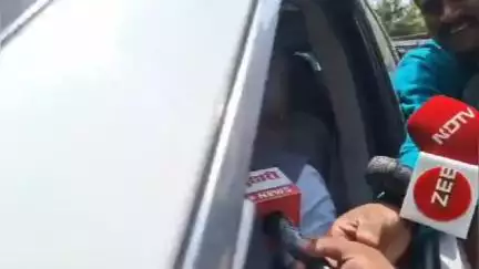 छ संभाजीनगर जिल्हा परिषद शिंदे गटाचा मंत्र्यांना निधी मिळत नाही असं म्हणताच मंत्री संजय शिरसाट यांनी घेतला काढता पाय