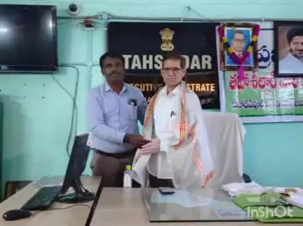 మహదేవ్​పూర్: మహదేవ్ పూర్ తహసిల్దార్ రామారావు బాధ్యతల స్వీకరణ