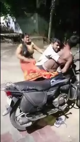 अलीगंज क्षेत्र में एक व्यक्ति को महिला और उसके साथियों ने जमकर मारा-पीटा, वीडियो हुआ वायरल