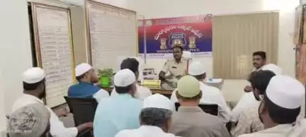 మార్కాపురం: శాంతియుత వాతావరణం లో బక్రీద్ పండుగ నిర్వహించుకోవాలని ముస్లిం సంఘ నాయకులతో సీఐ సుబ్బారావు సమావేశం