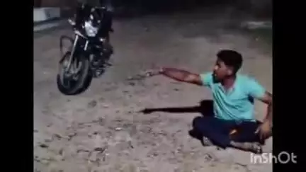 धर्माबाद: महावितरणच्या गलथान कारभाराला कंटाळून ग्राहकाने घेतले अंगावर पेट्रोल ओतून, महावितरण कार्यालयासमोरील घटना, व्हीडिओ व्हायरल