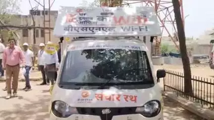 झुंझुनू: बीएसएनल राजस्थान के मुख्य महा प्रबंधक विक्रम मालवीय ने झुंझुनू में संचार रथ को हरी झंडी दिखाकर रवाना किया