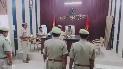 सुल्तानपुर: एसपी सुलतानपुर ने पुलिस लाइन परेड ग्राउंड पर परेड की सलामी ली, शस्त्रागार और क्वार्टर गॉर्ड का किया मुआयना